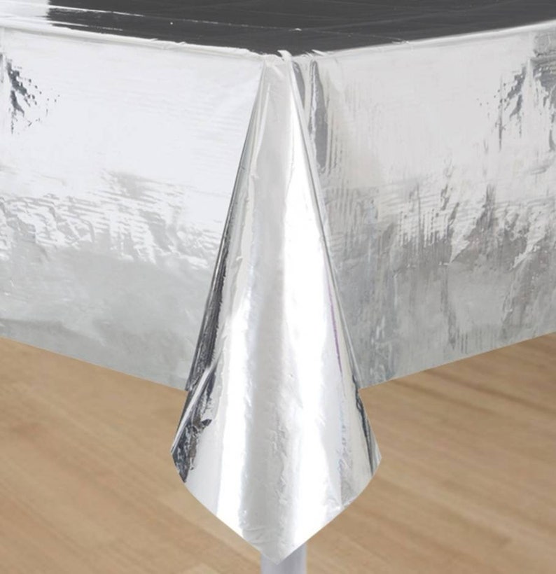 Metallic Foil Stain Resistant Fancy Shiny Table Cover for Table Decoration